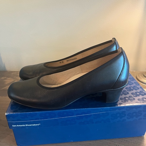 SAS Milano black pump, size 8N - Picture 3 of 6